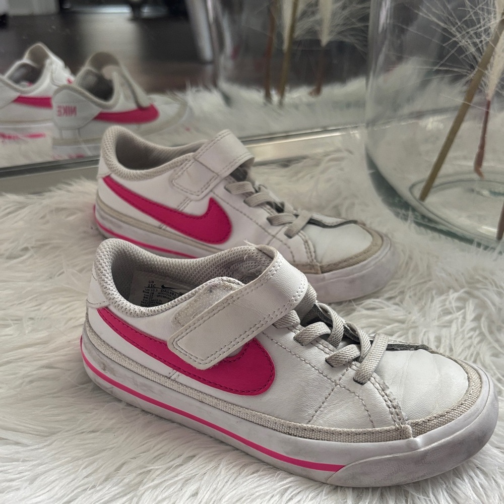 Nike Kids Sneakers in White and Pink